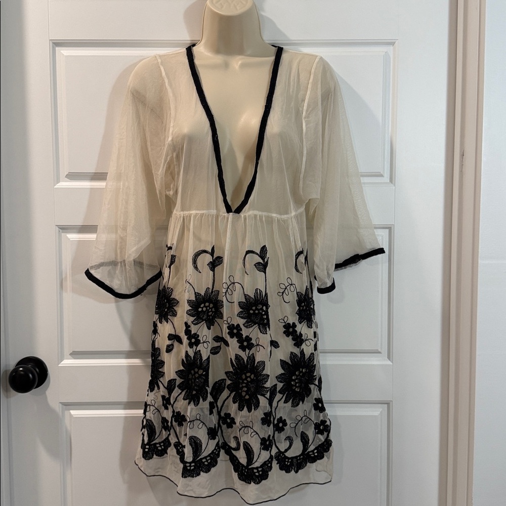 Petit Pois by Viviana G too sheer tunic w/ embroidery small